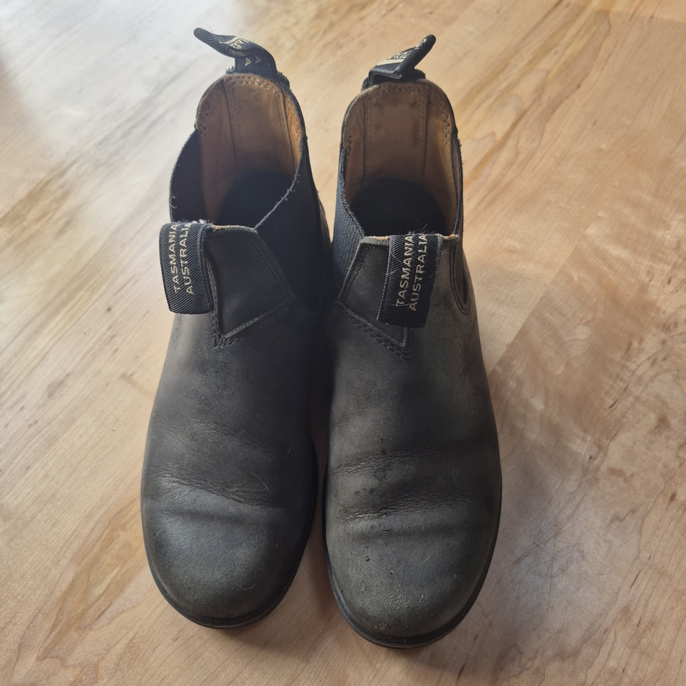 Blundstone 587 Classic Chelsea Boot - Antique Black - Women's US Size 8